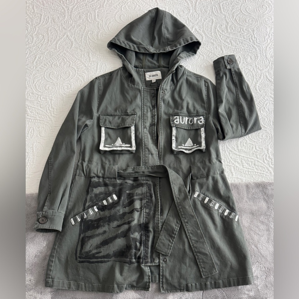 🤍 Hooded Jacket grayish olive 
Painted by hand 
Art Handmade handcrafted